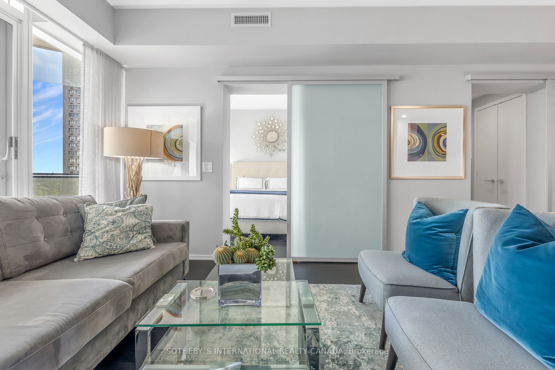 1 Bloor St E, #1812