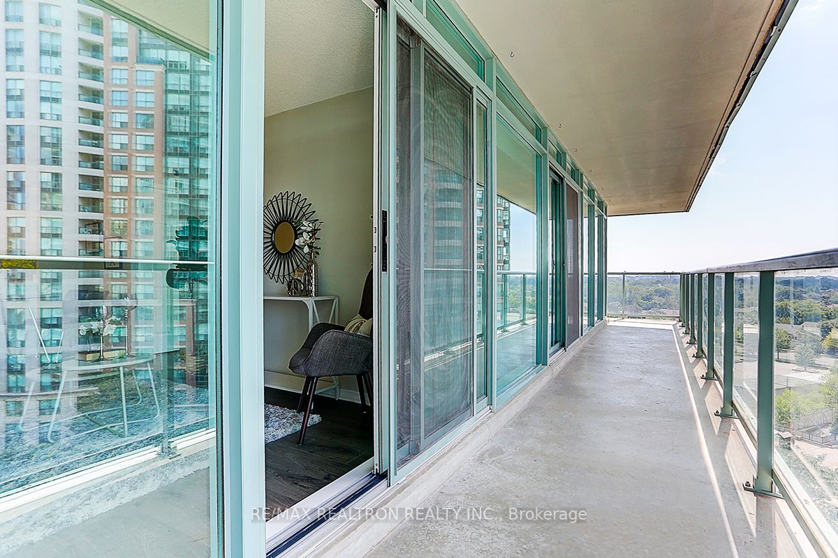5500 Yonge St, #808