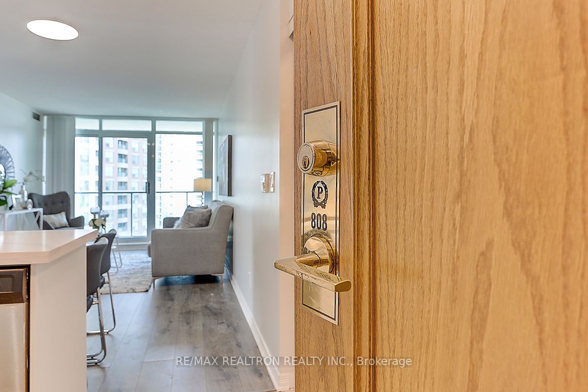 5500 Yonge St, #808