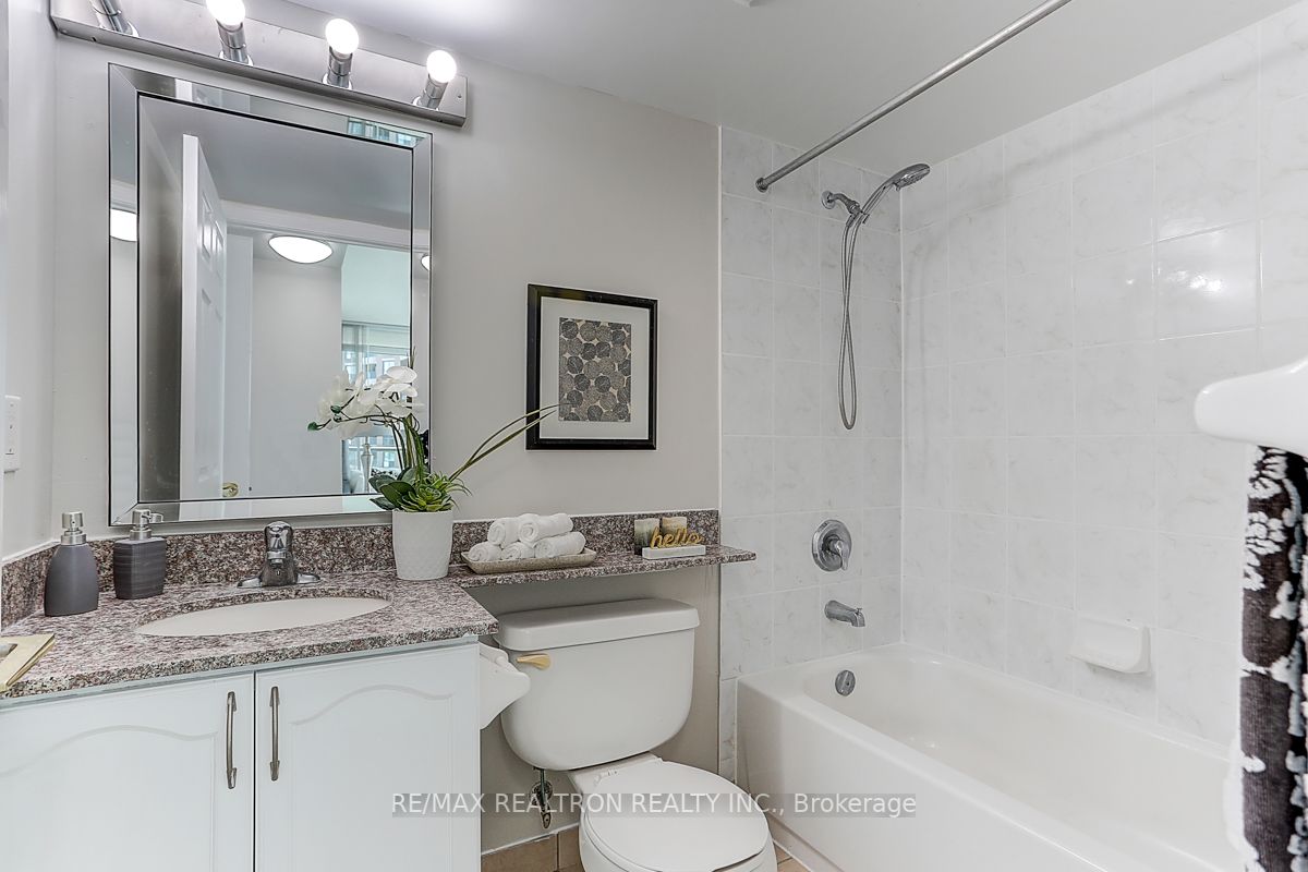 5500 Yonge St, #808