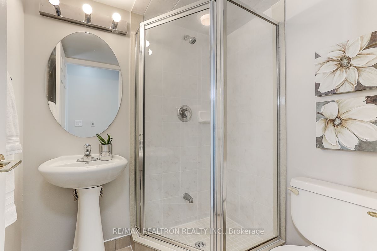 5500 Yonge St, #808