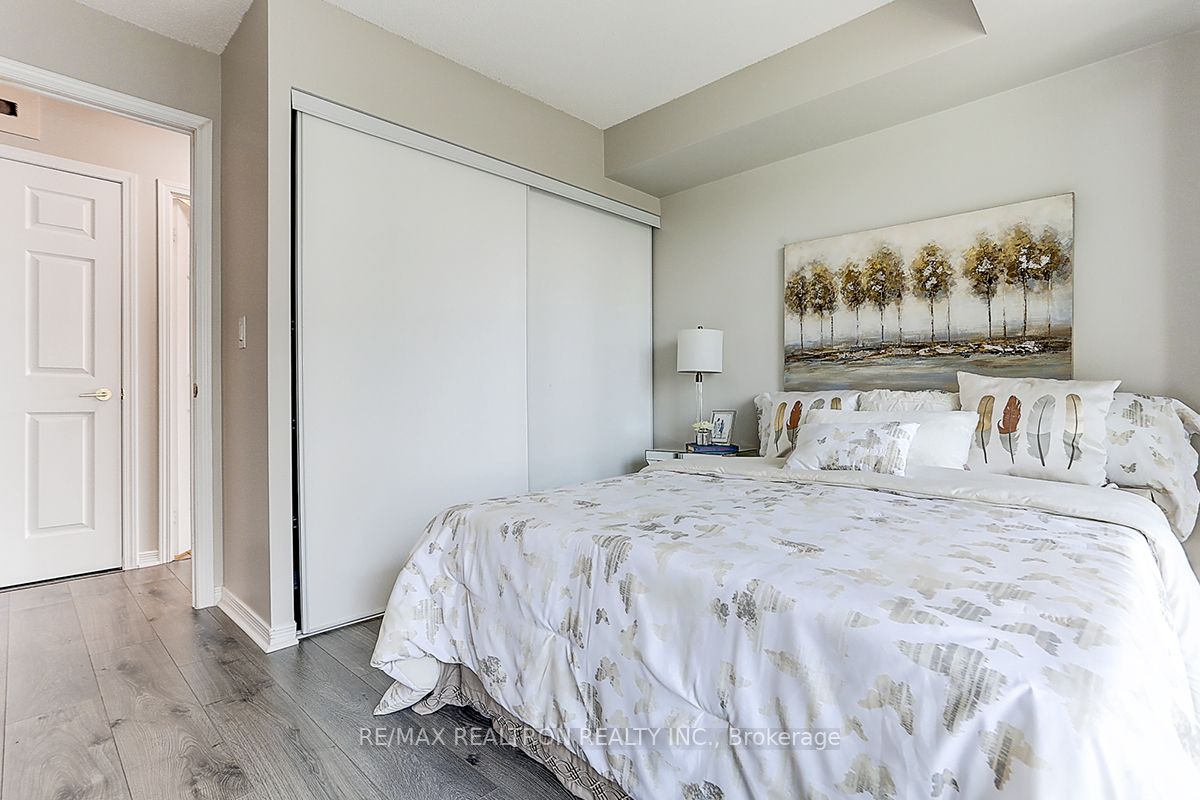 5500 Yonge St, #808