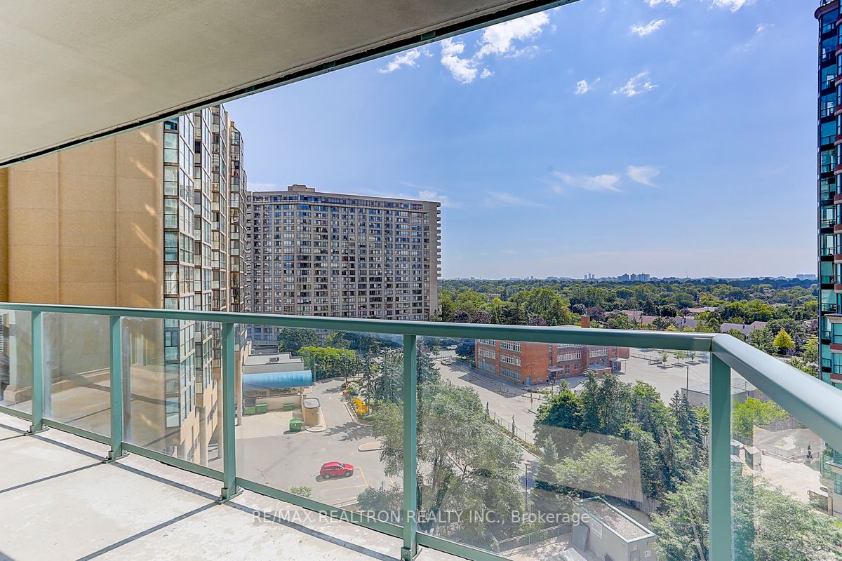 5500 Yonge St, #808