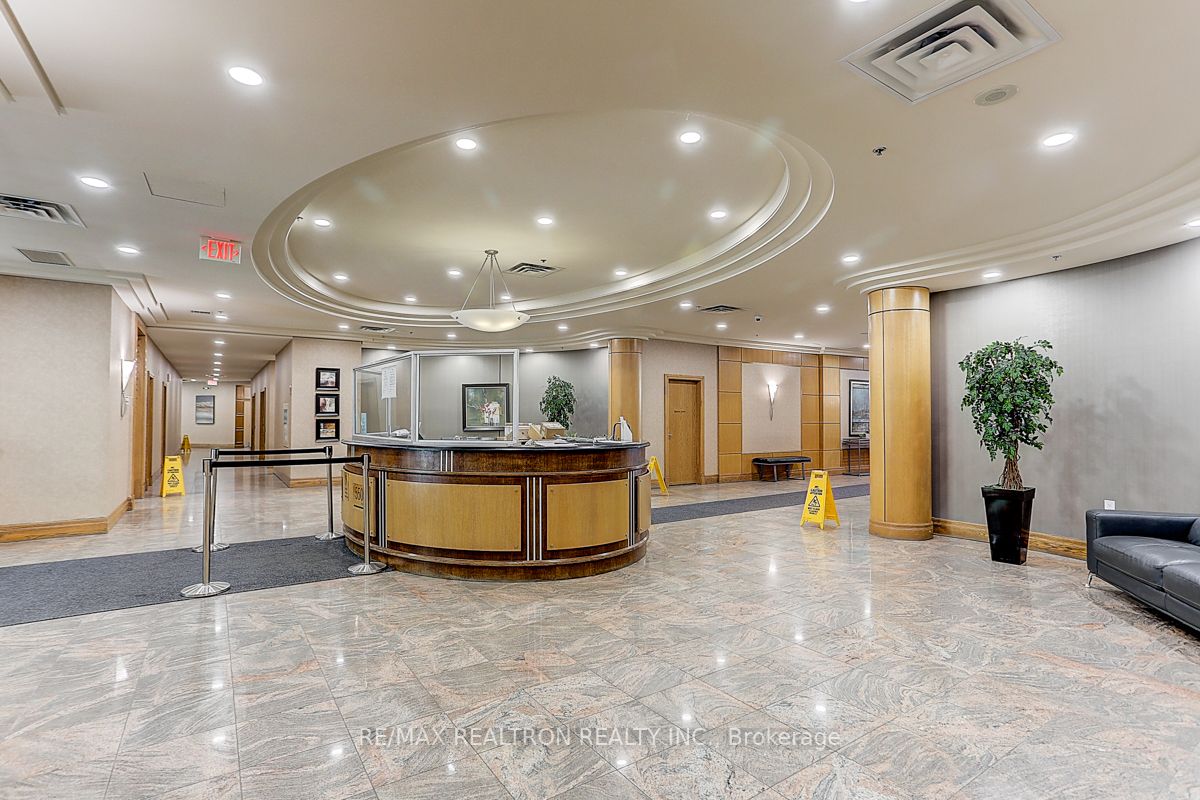 5500 Yonge St, #808