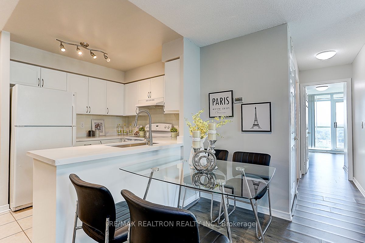 5500 Yonge St, #808