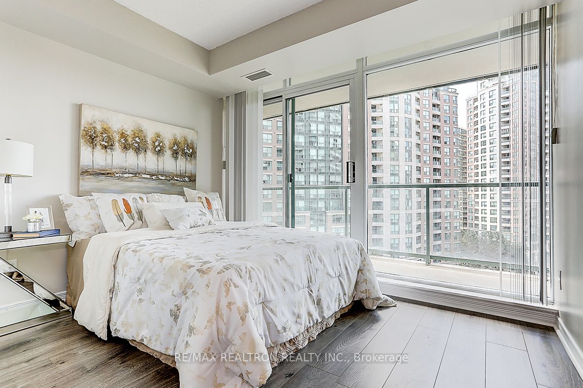 5500 Yonge St, #808