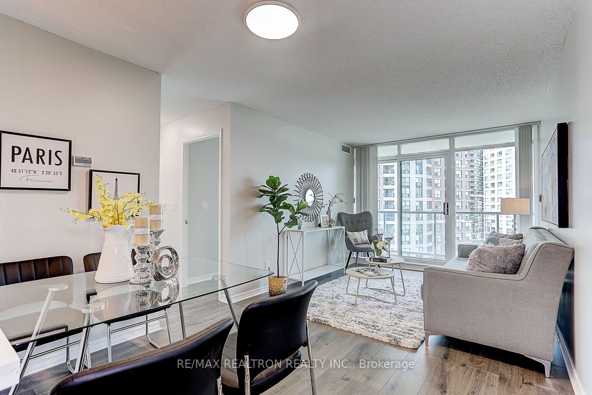 5500 Yonge St, #808