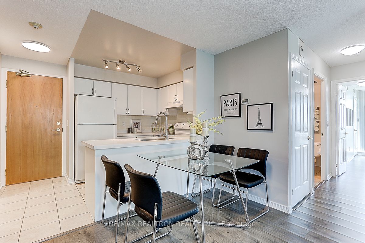 5500 Yonge St, #808