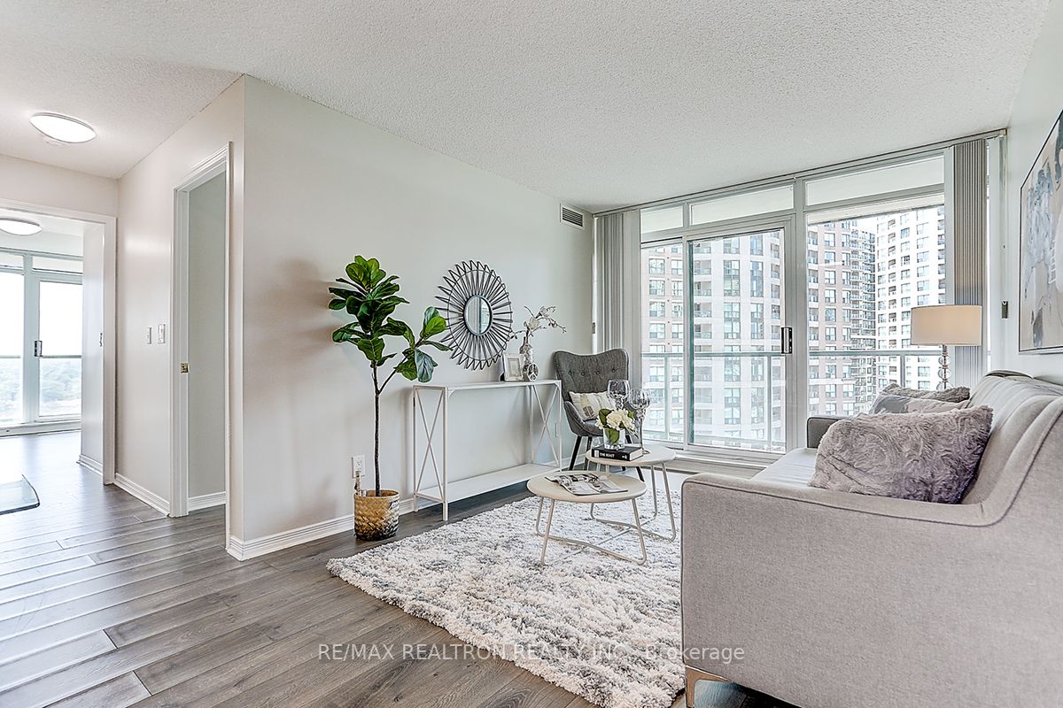 5500 Yonge St, #808