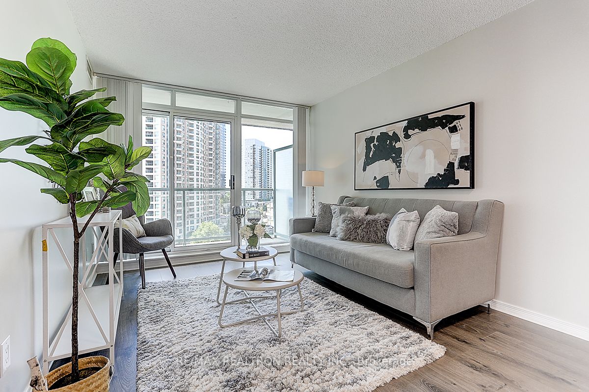 5500 Yonge St, #808