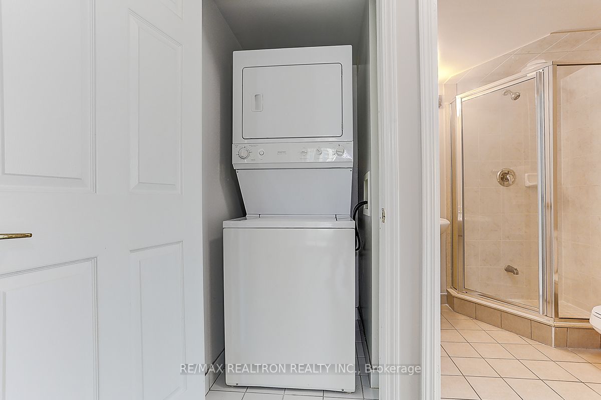 5500 Yonge St, #808