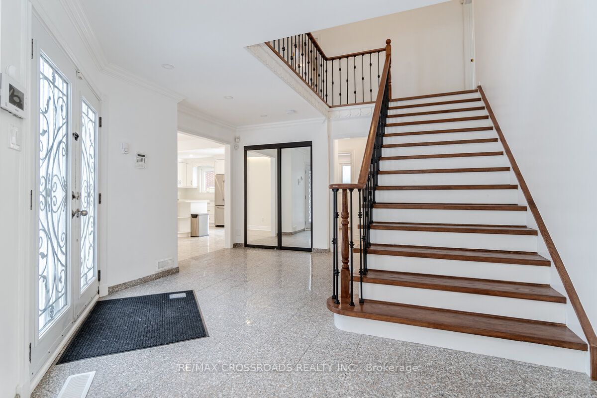 65 Ames Circ