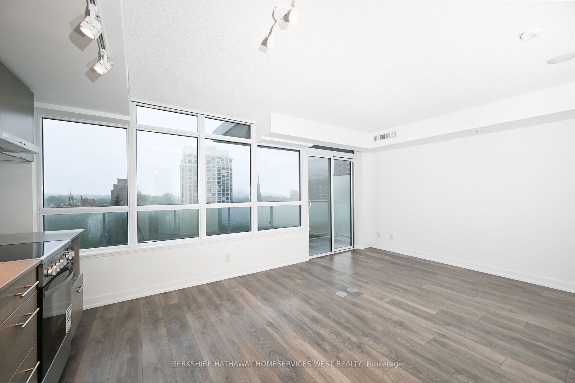 365 Church St, #808