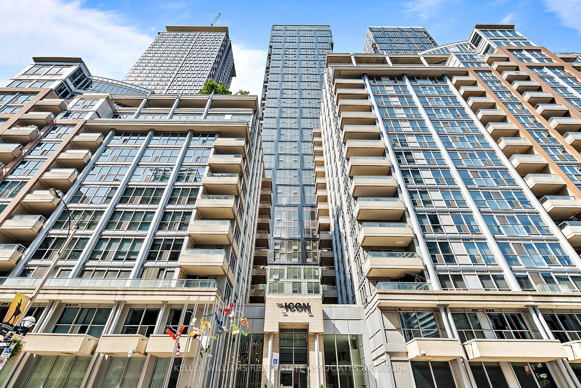 270 Wellington St W, #1120