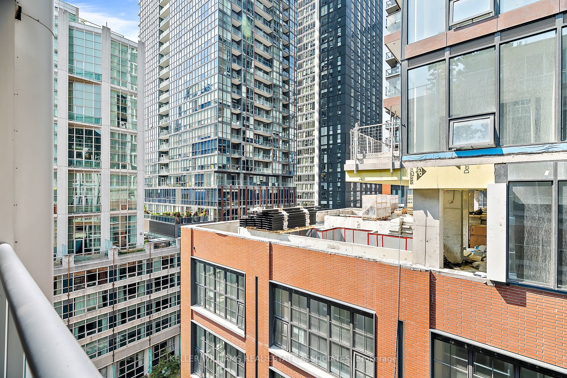 270 Wellington St W, #1120