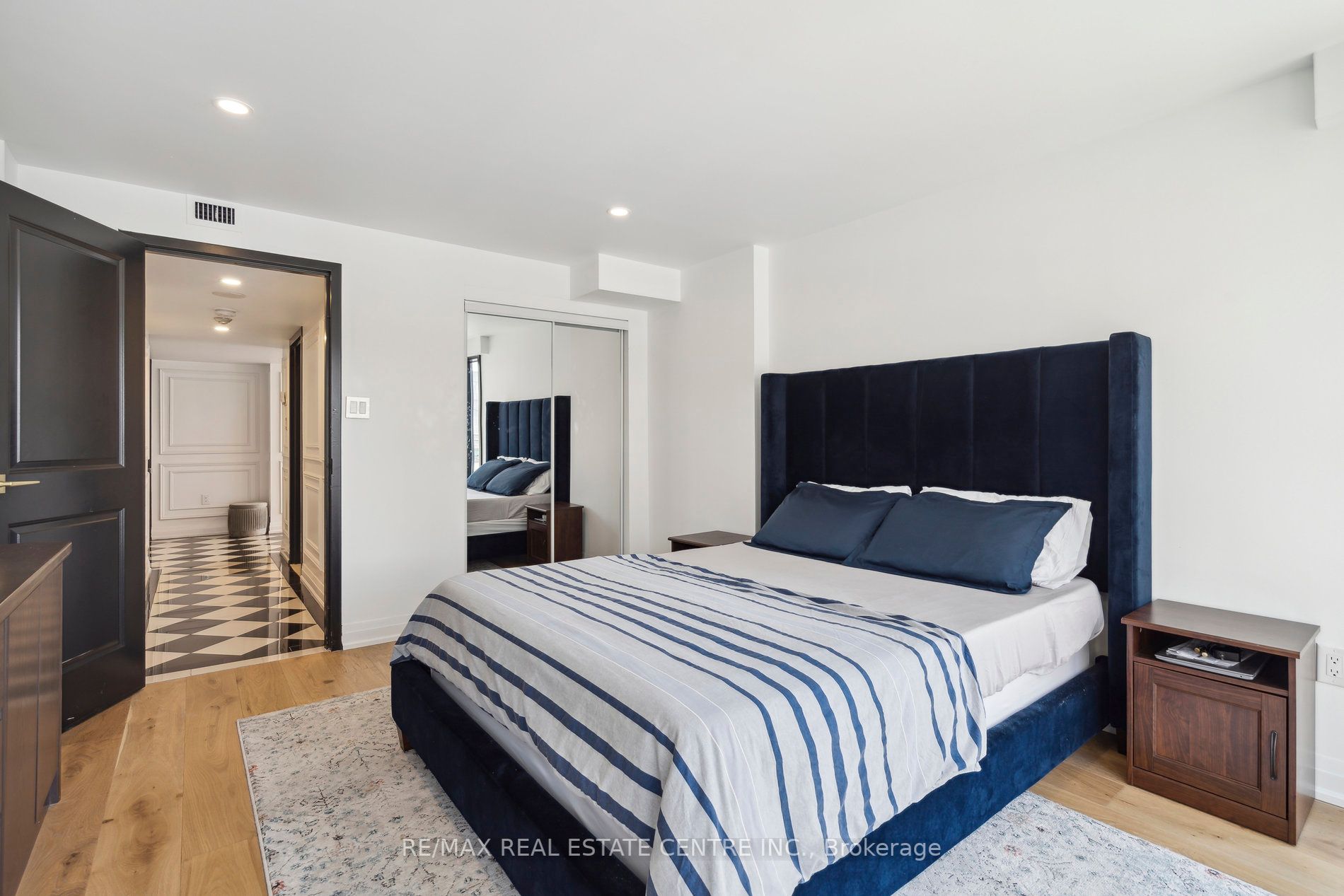 251 Queens Quay W, #504