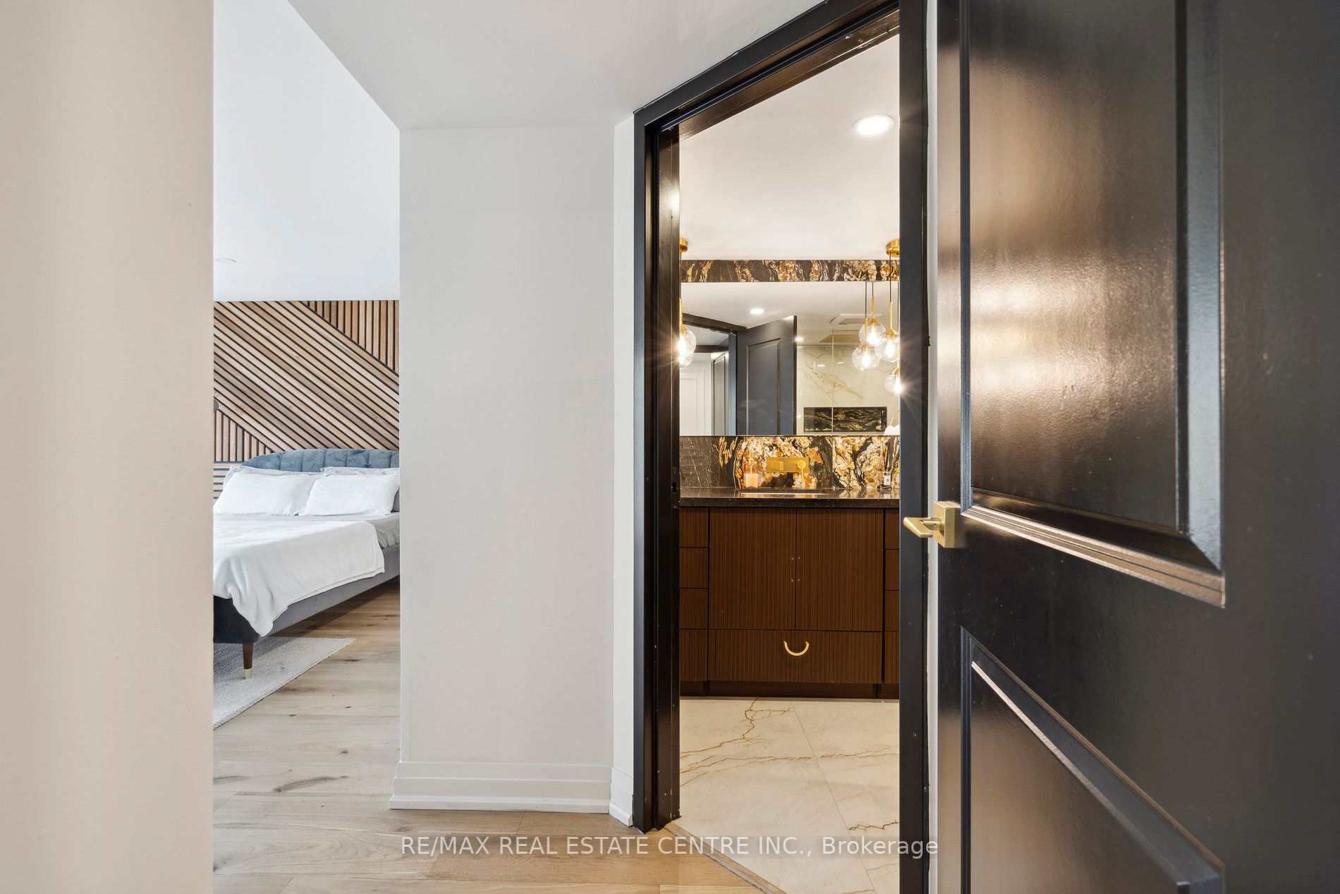 251 Queens Quay W, #504