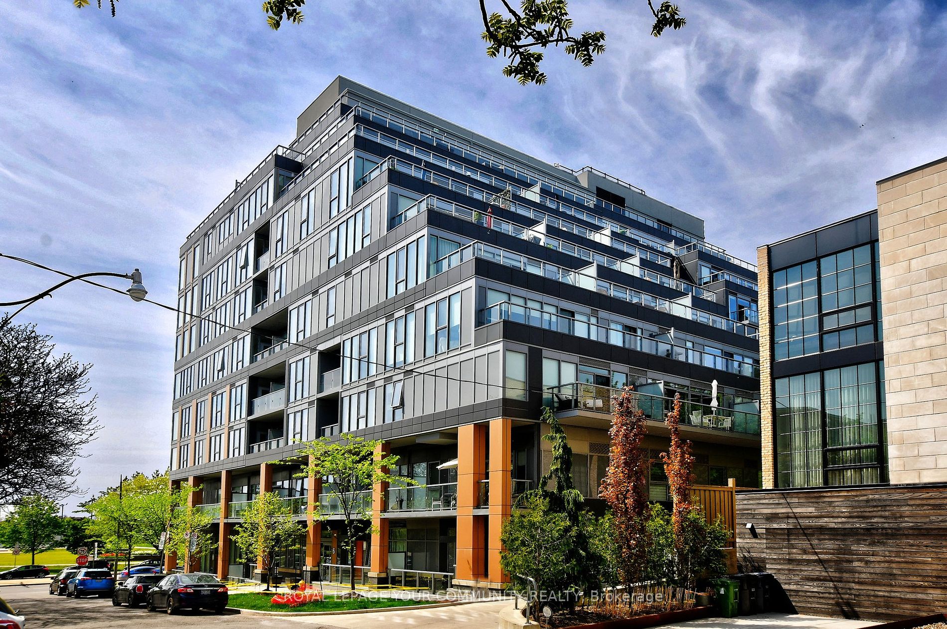 6 Parkwood Ave, #206