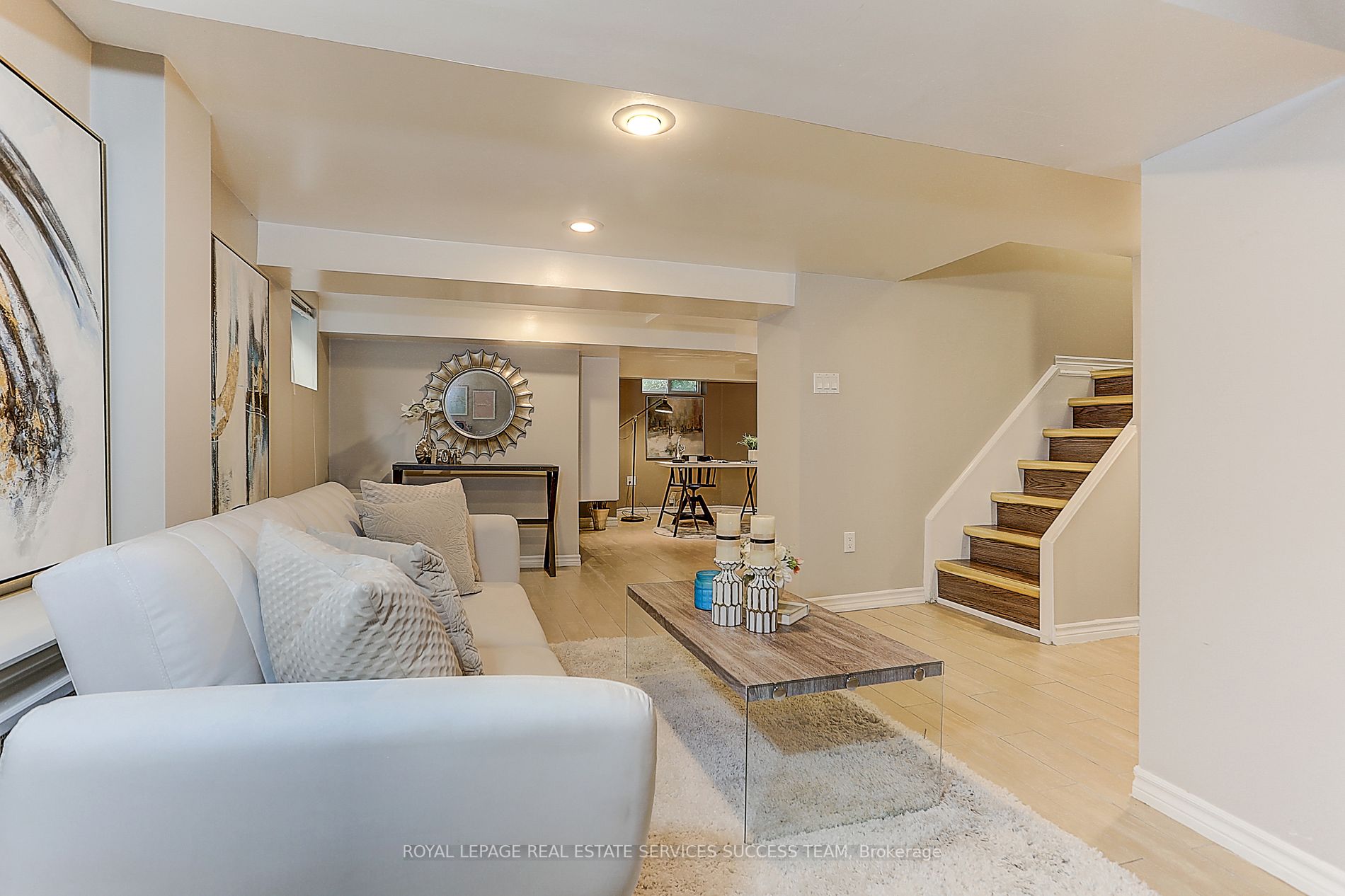 370 Rosewell Ave