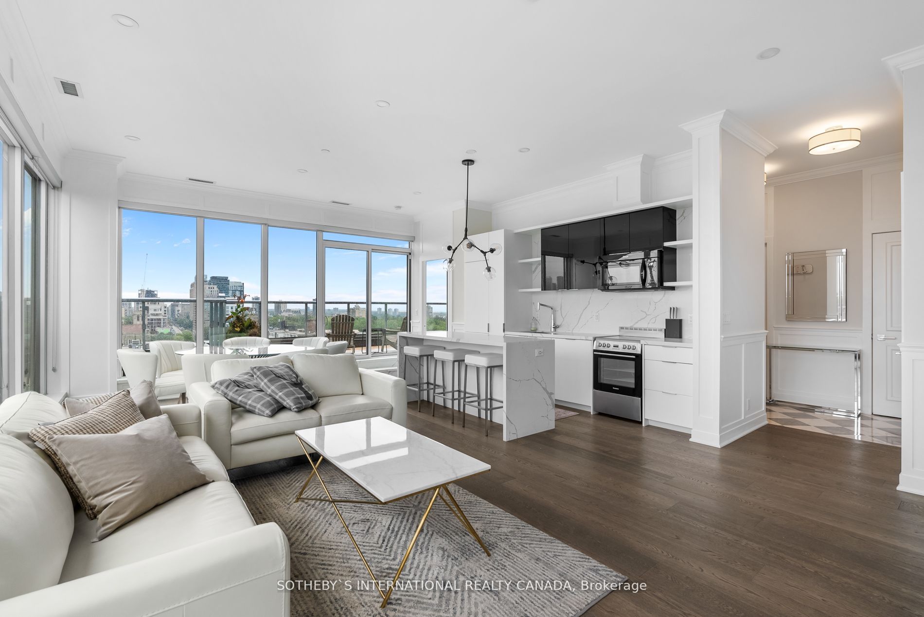 6 Parkwood Ave, #901
