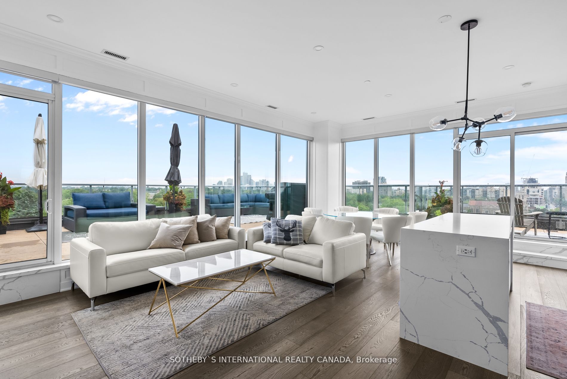 6 Parkwood Ave, #901