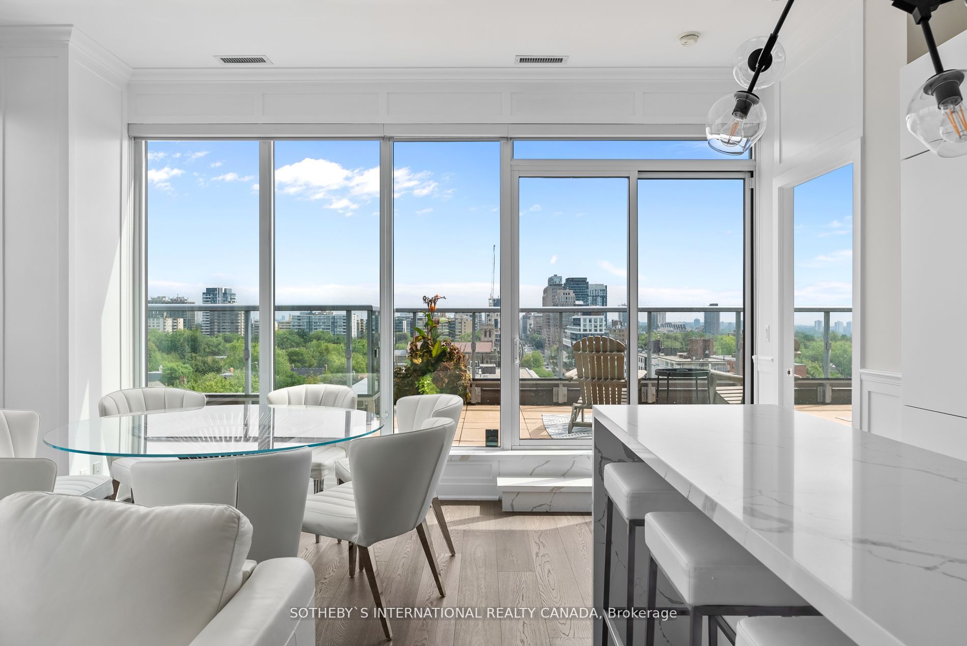 6 Parkwood Ave, #901