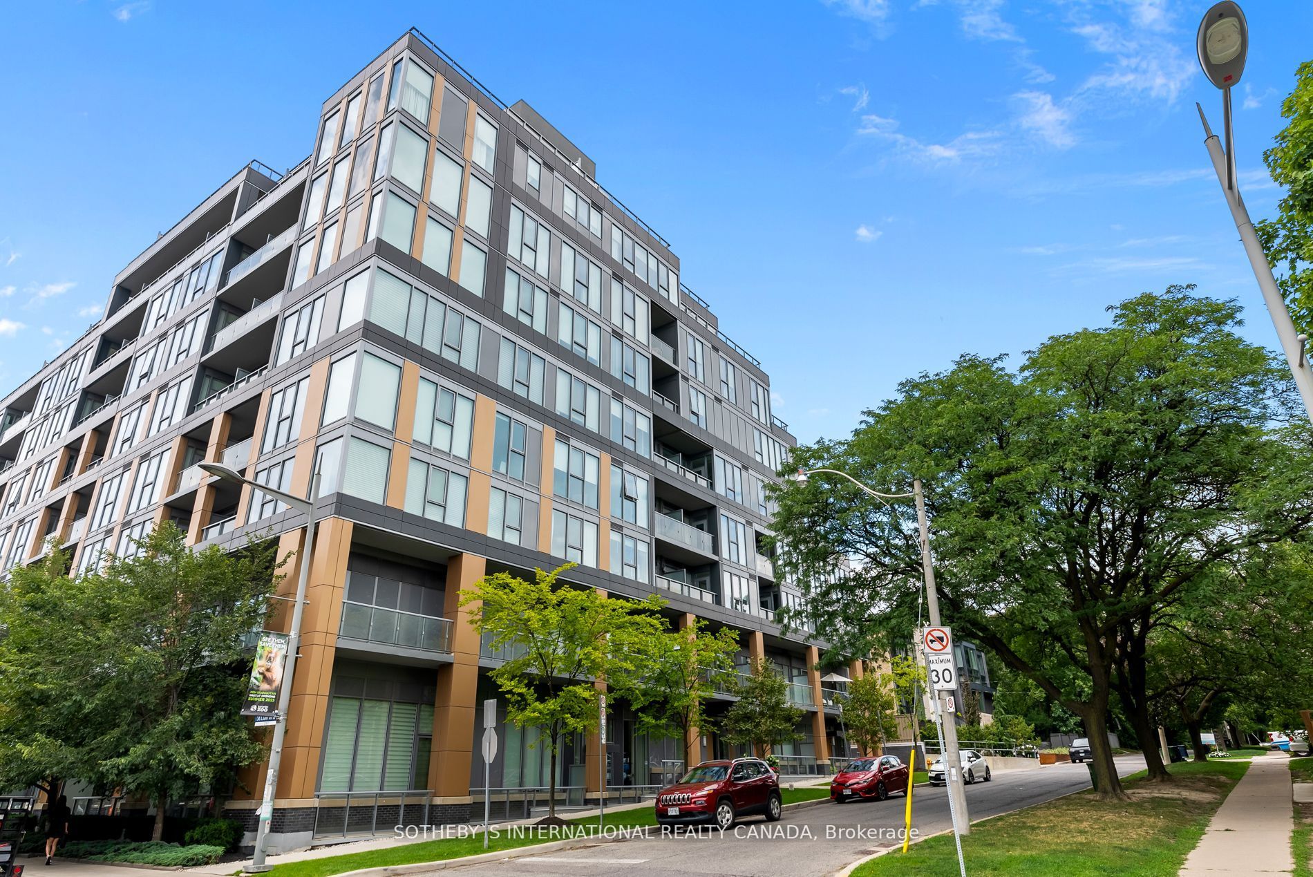 6 Parkwood Ave, #901