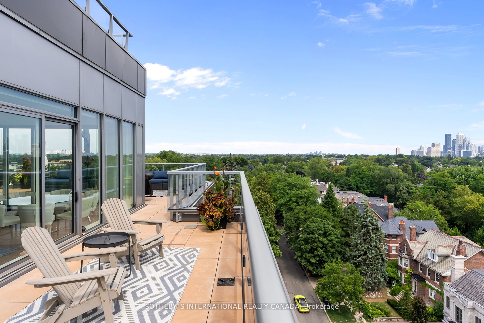6 Parkwood Ave, #901