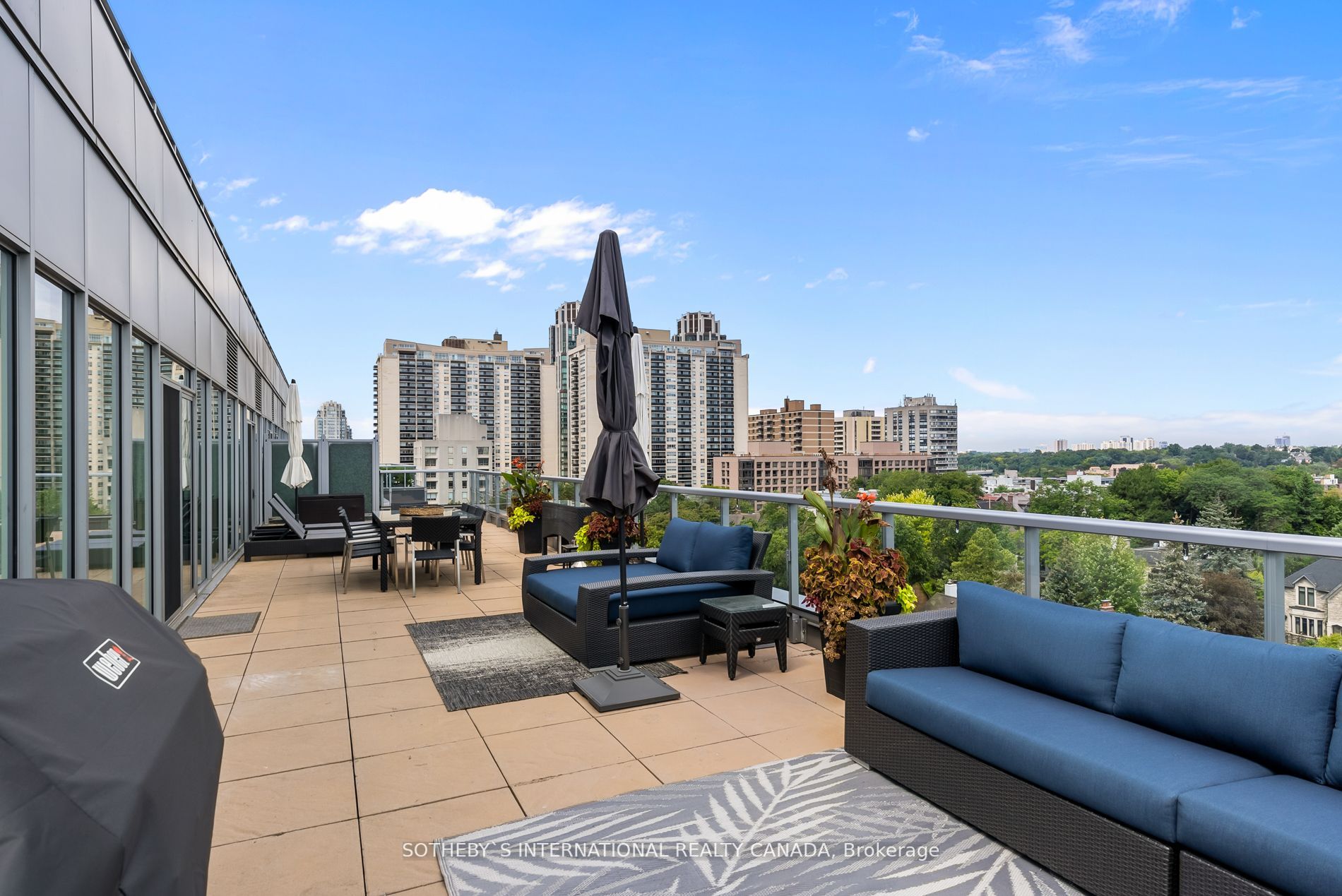 6 Parkwood Ave, #901