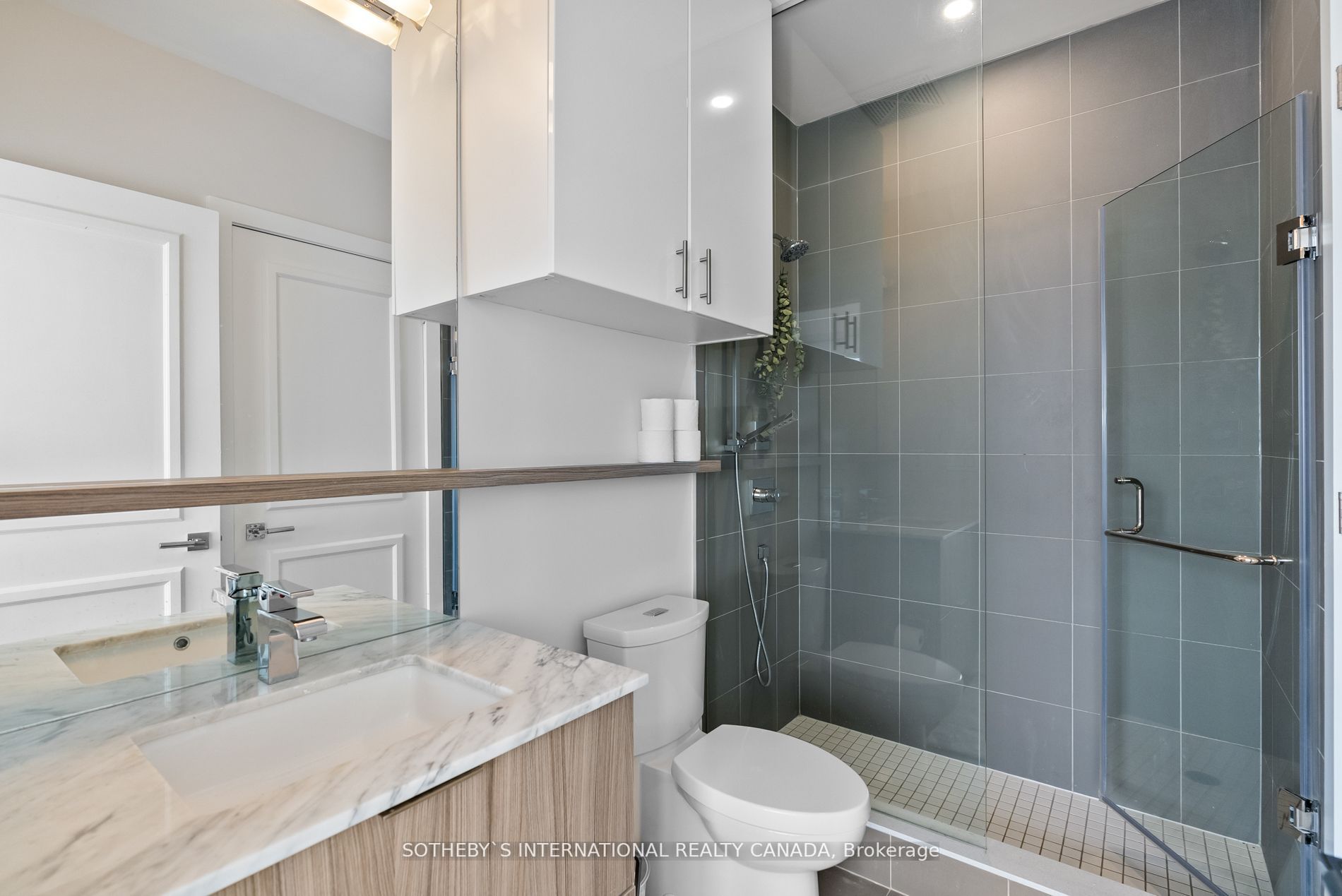 6 Parkwood Ave, #901