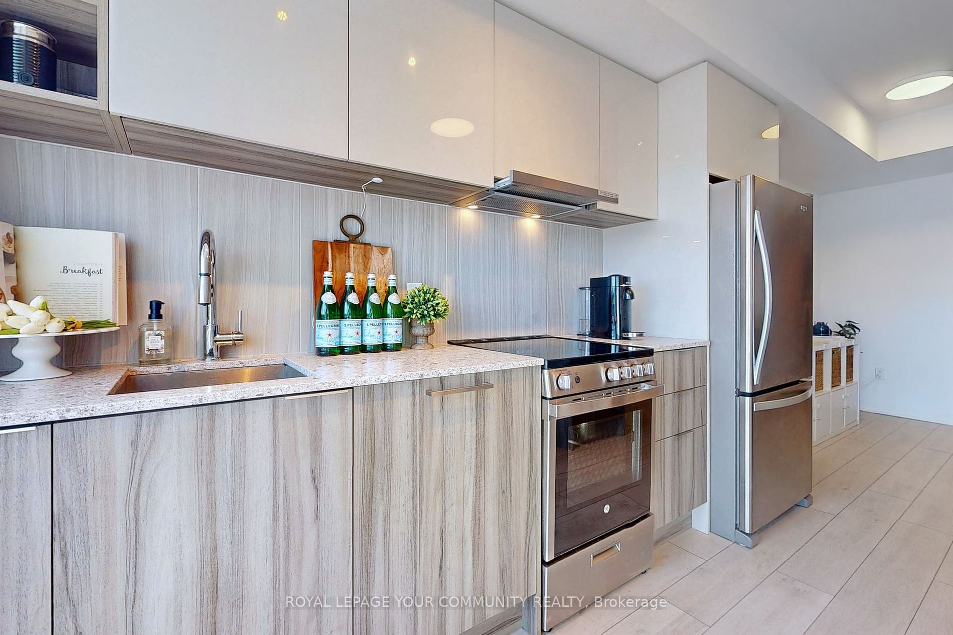 31 Tippett Rd, #215
