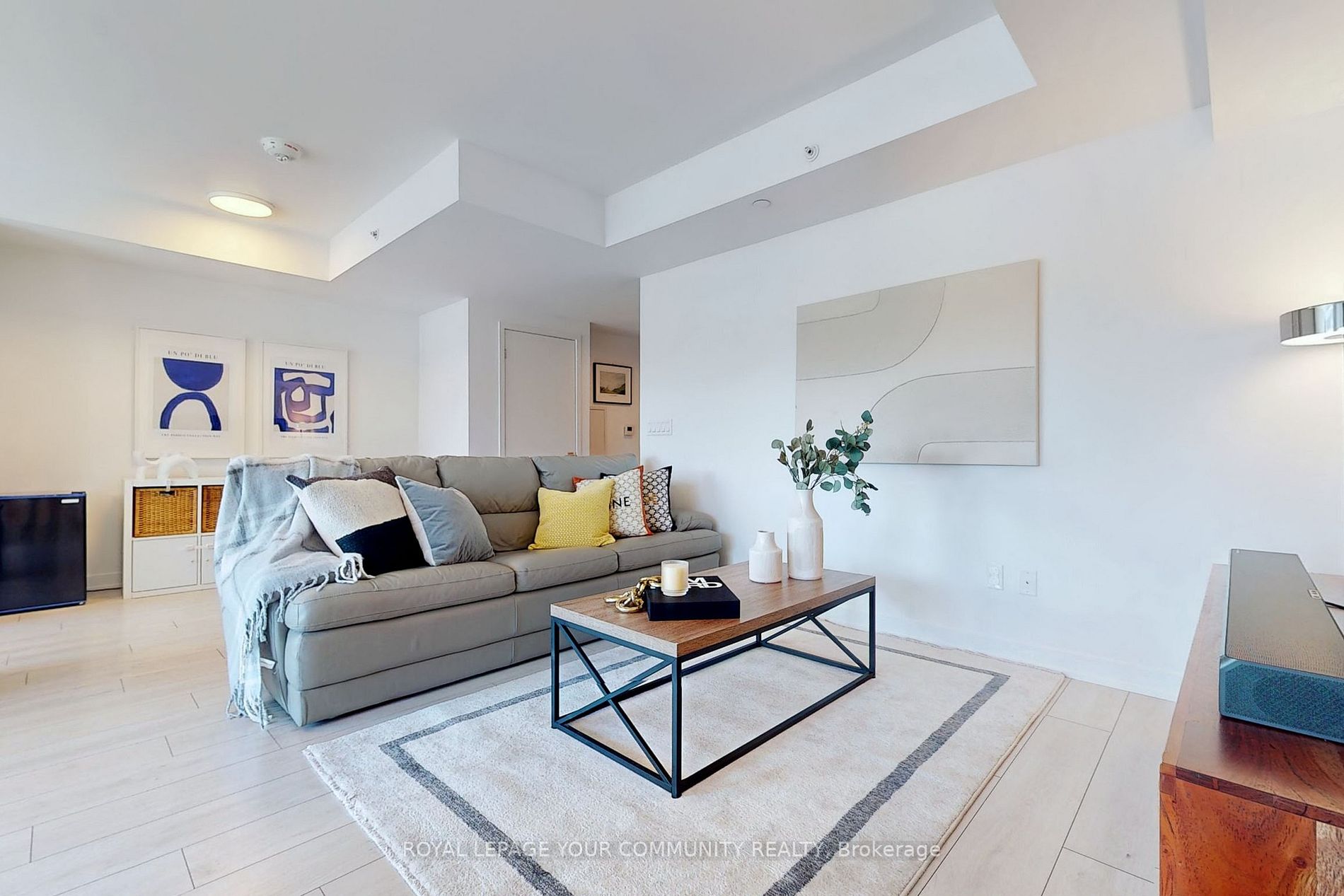 31 Tippett Rd, #215