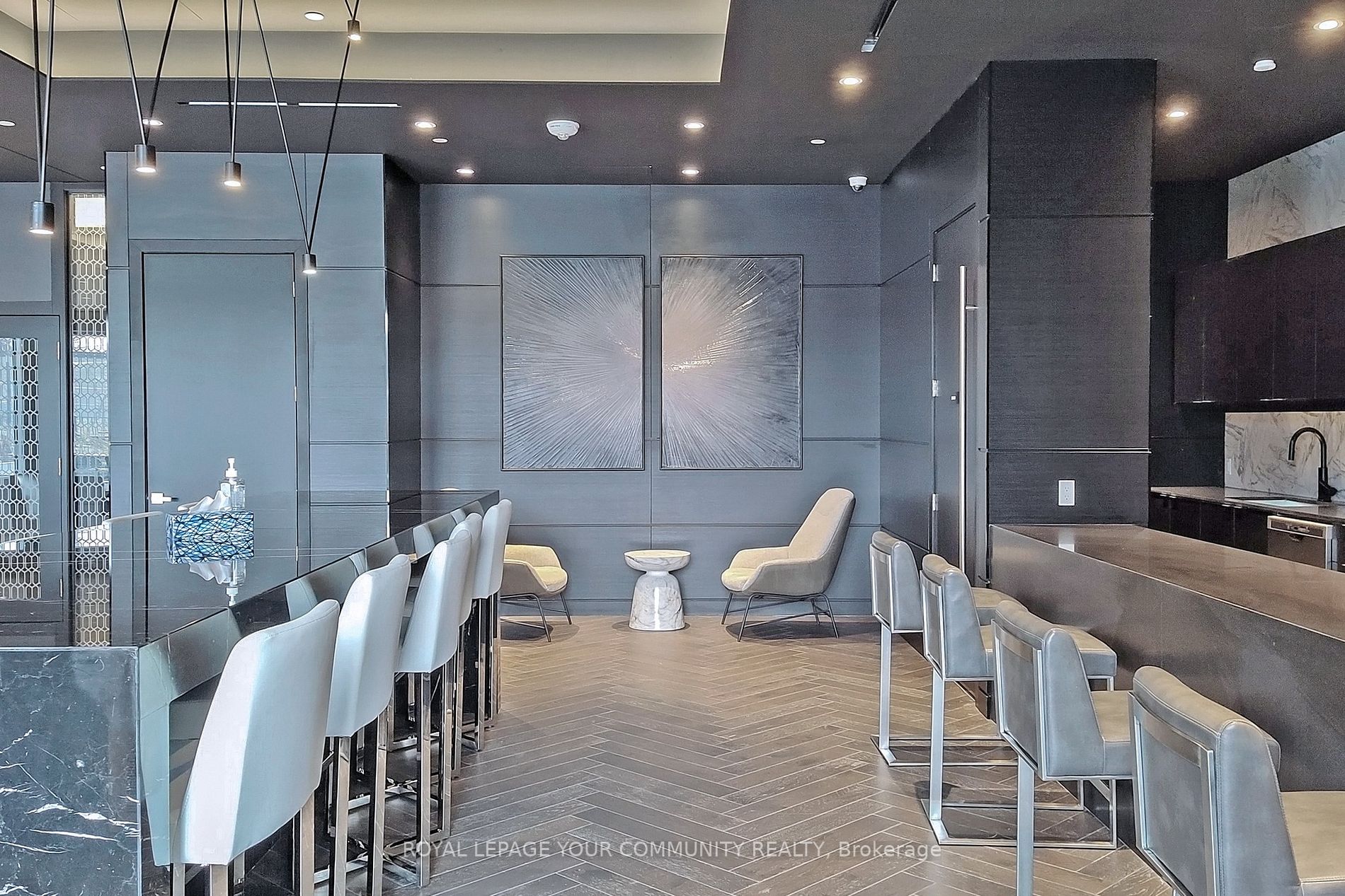 31 Tippett Rd, #215