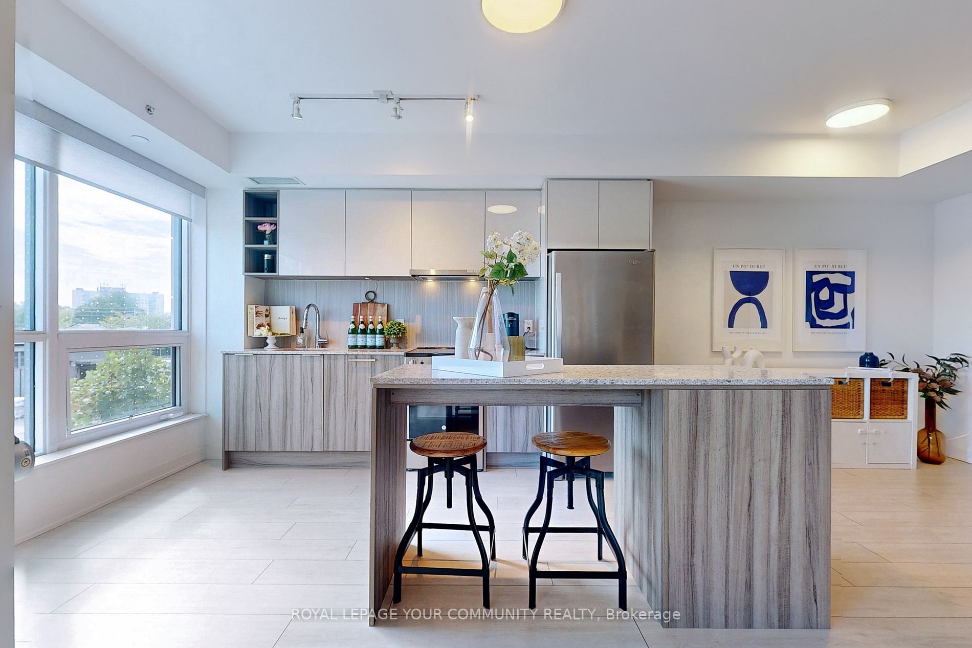 31 Tippett Rd, #215
