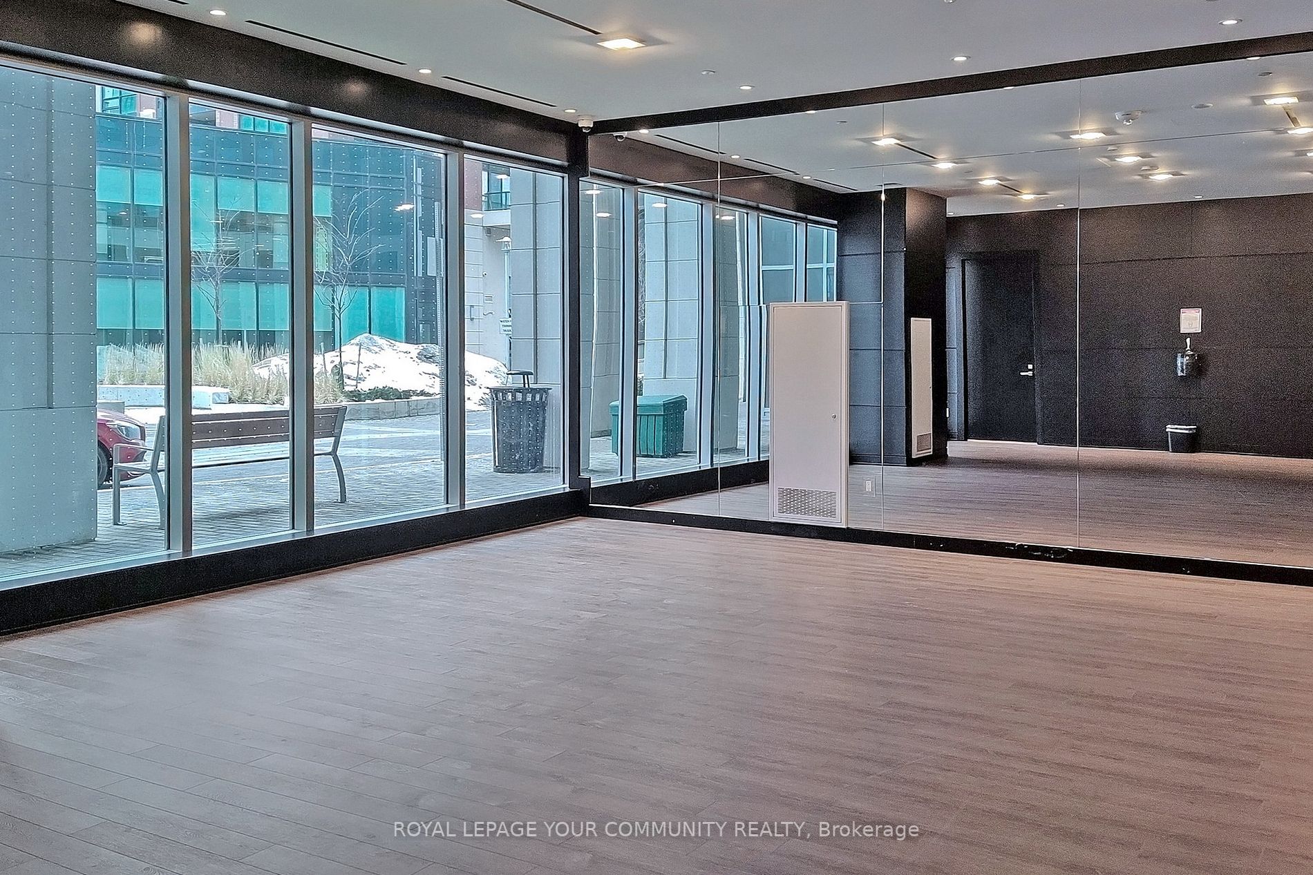31 Tippett Rd, #215