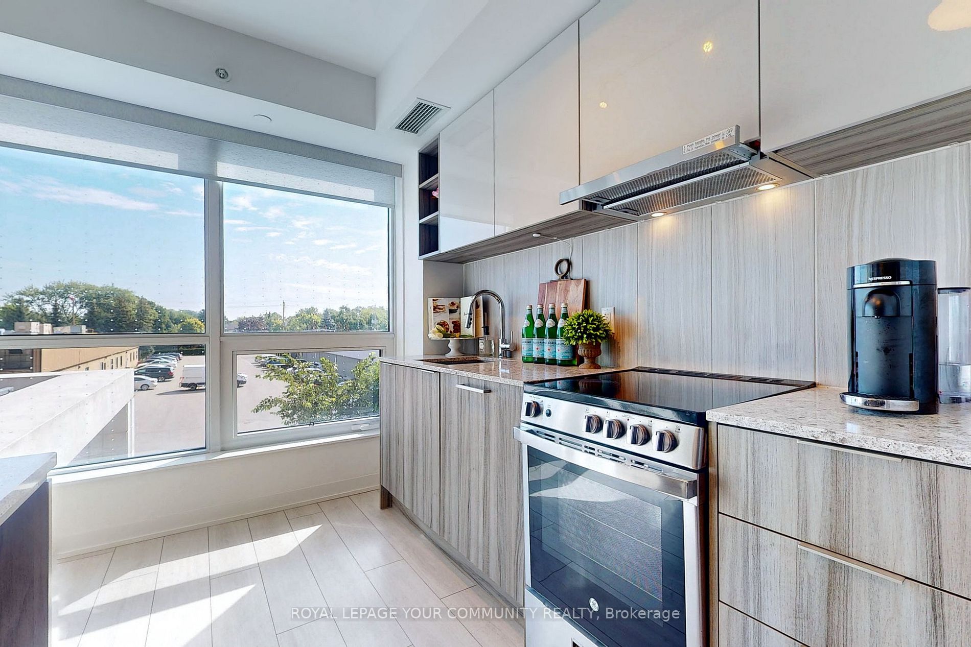 31 Tippett Rd, #215