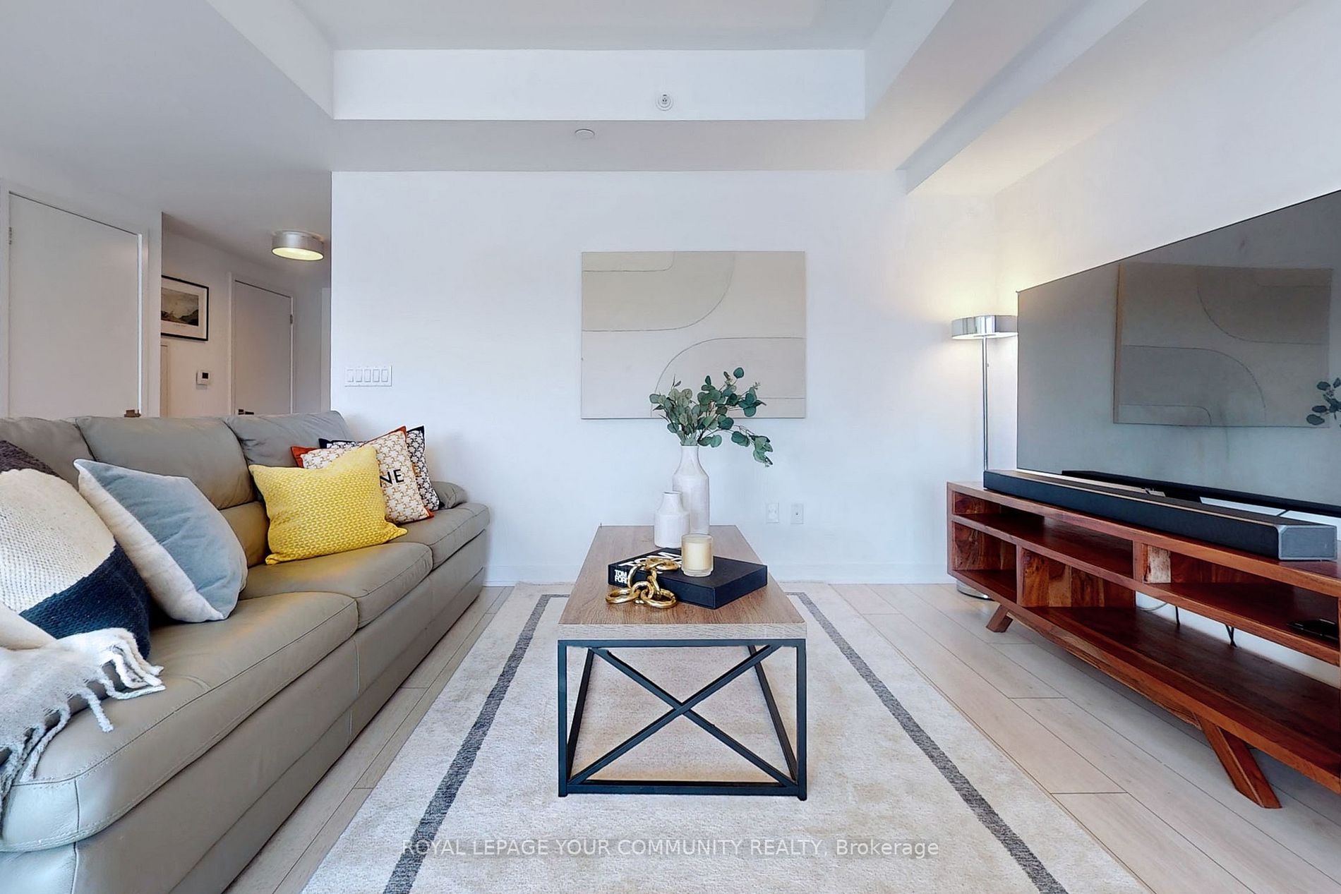 31 Tippett Rd, #215