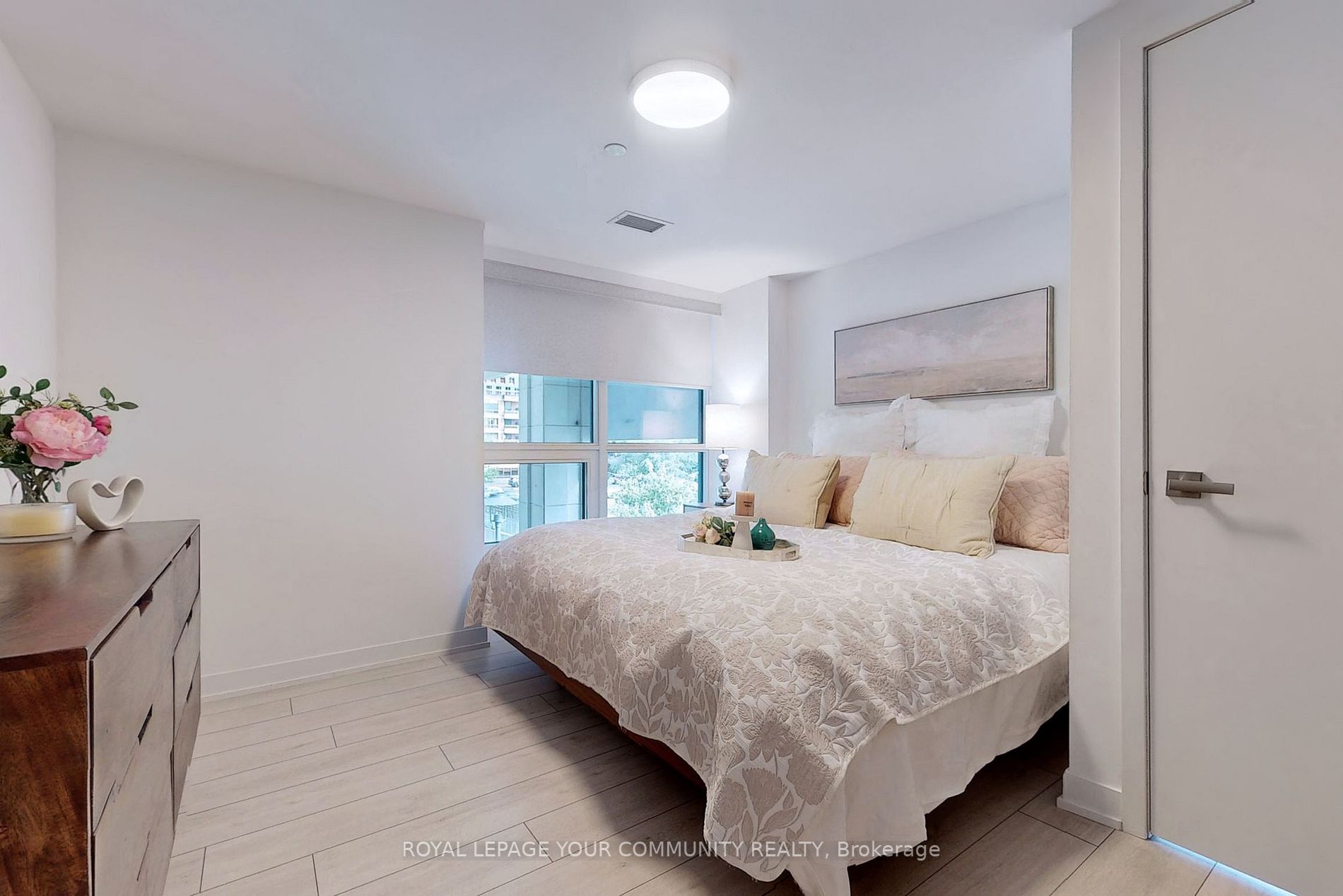31 Tippett Rd, #215