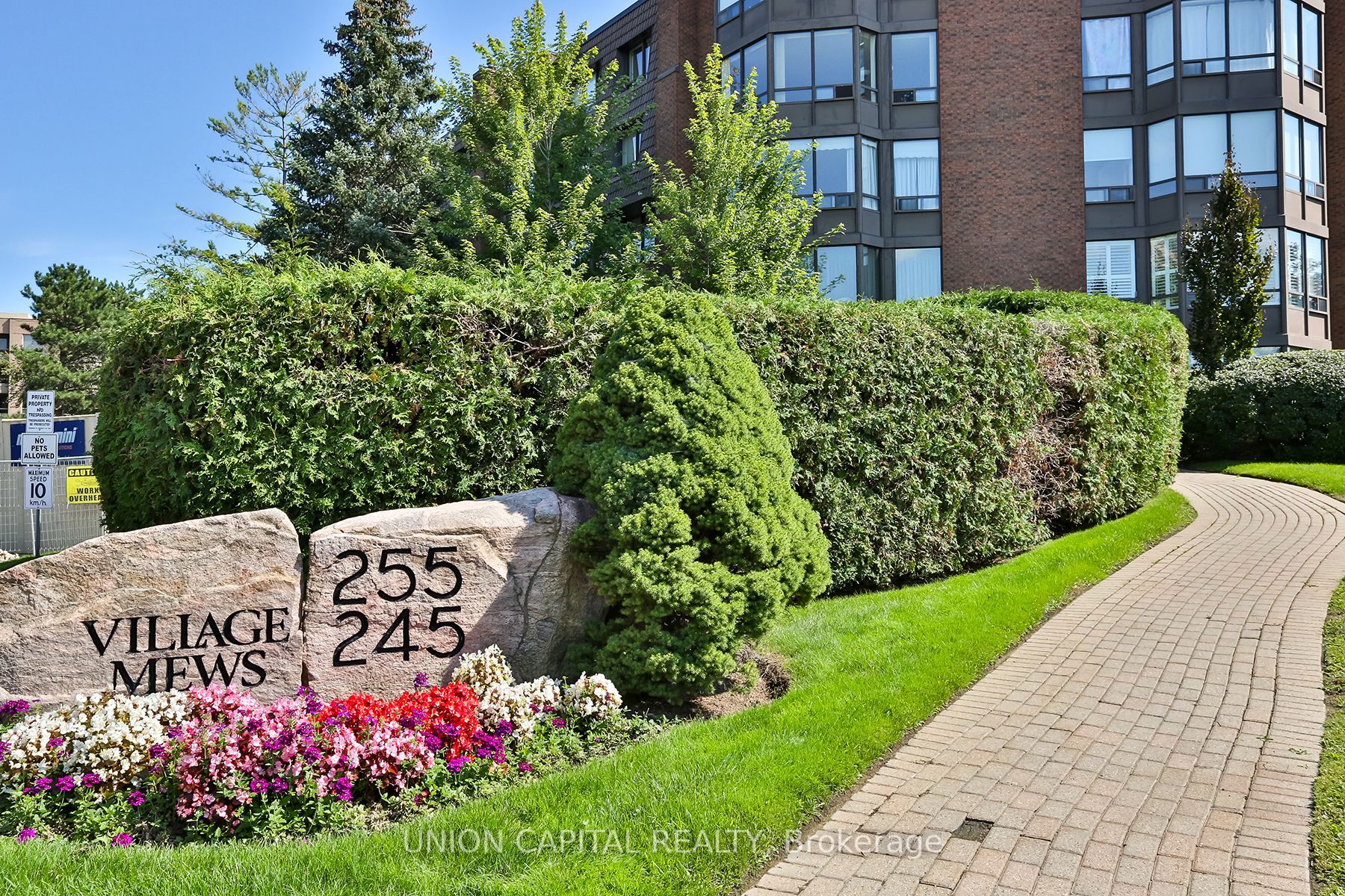 245 The Donway W, #208