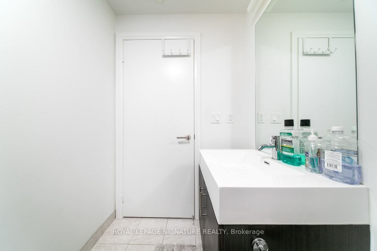 160 Vanderhoof Ave, #203