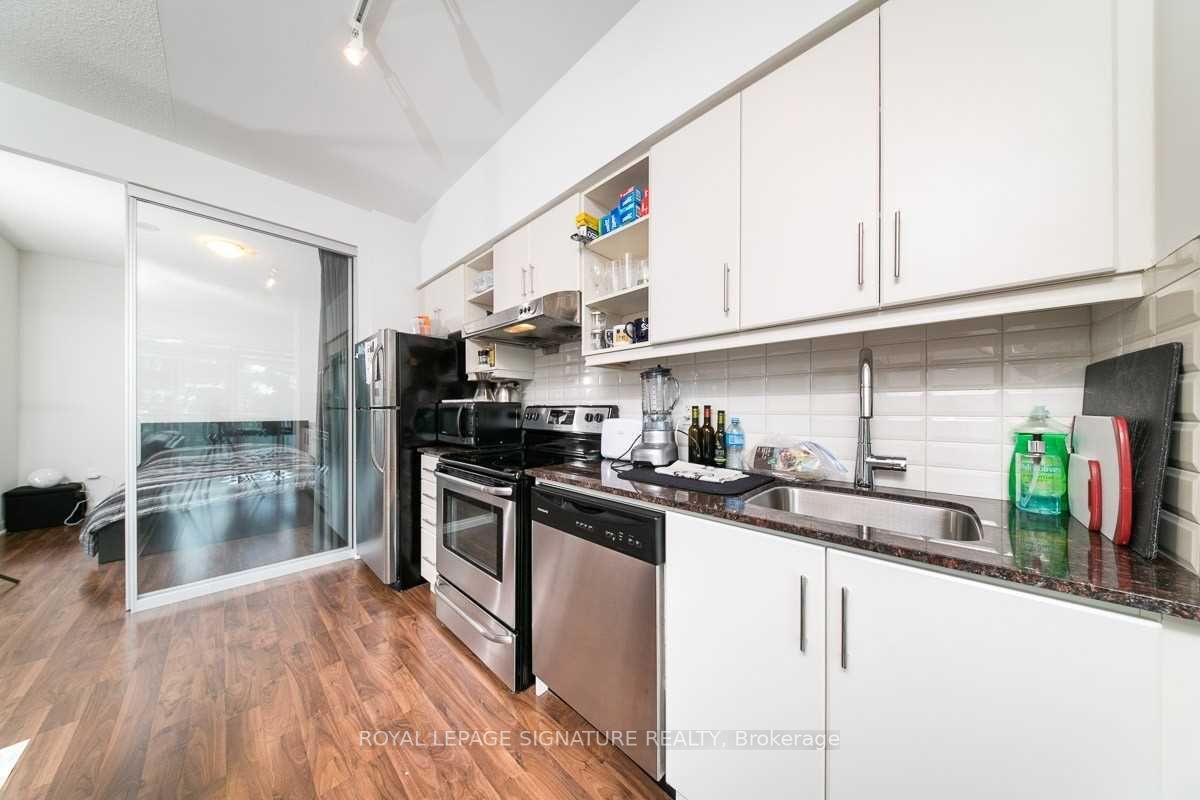 160 Vanderhoof Ave, #203