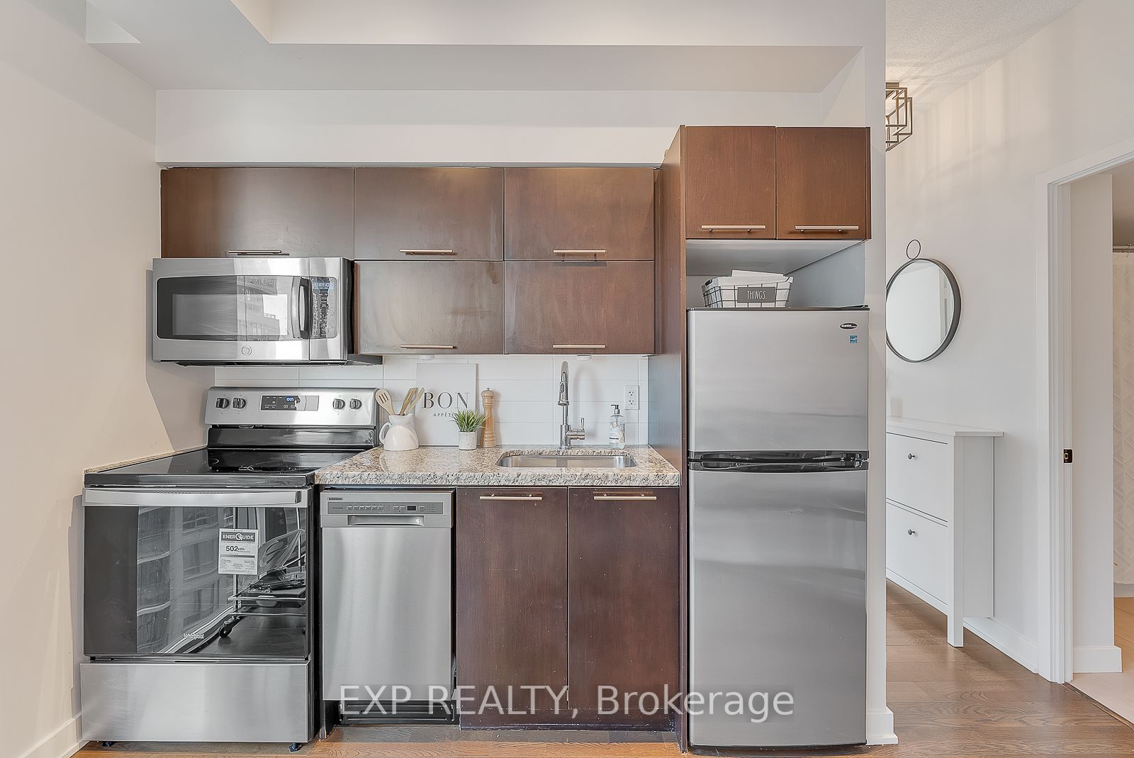 126 Simcoe Street, #1407
