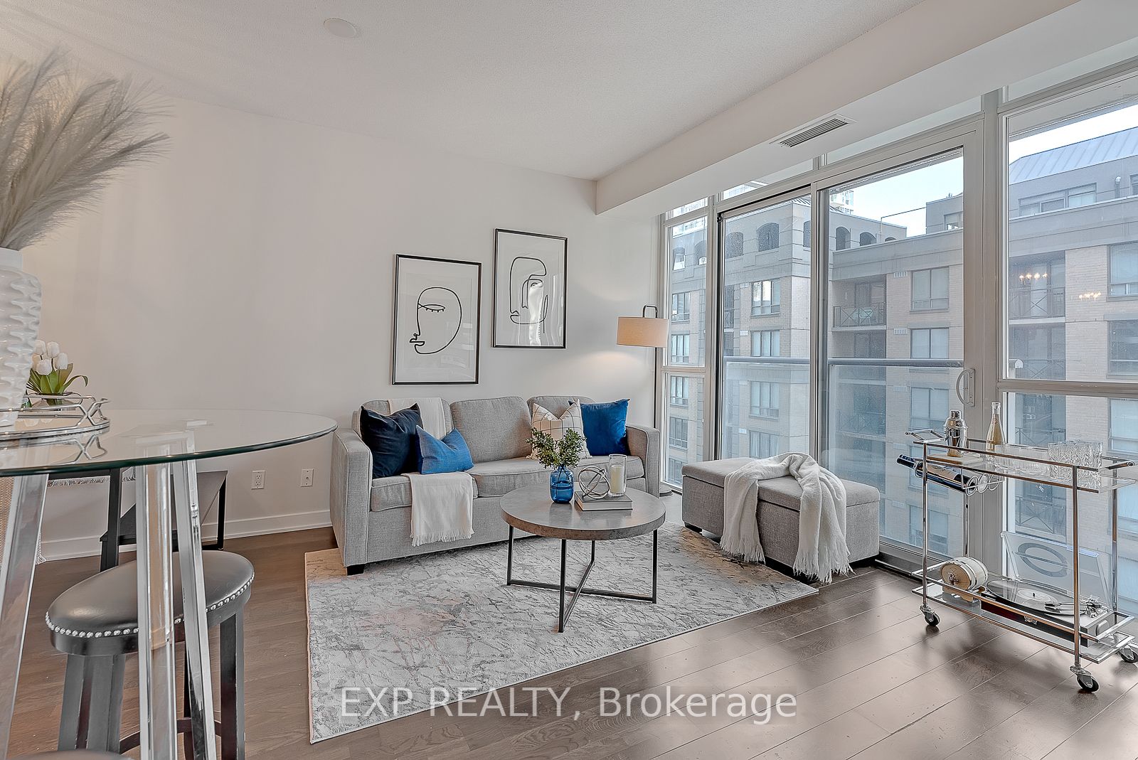 126 Simcoe Street, #1407