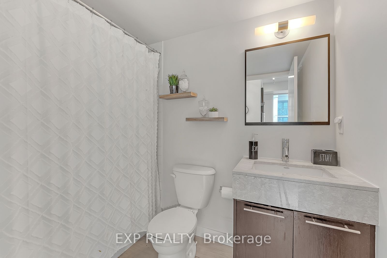 126 Simcoe Street, #1407