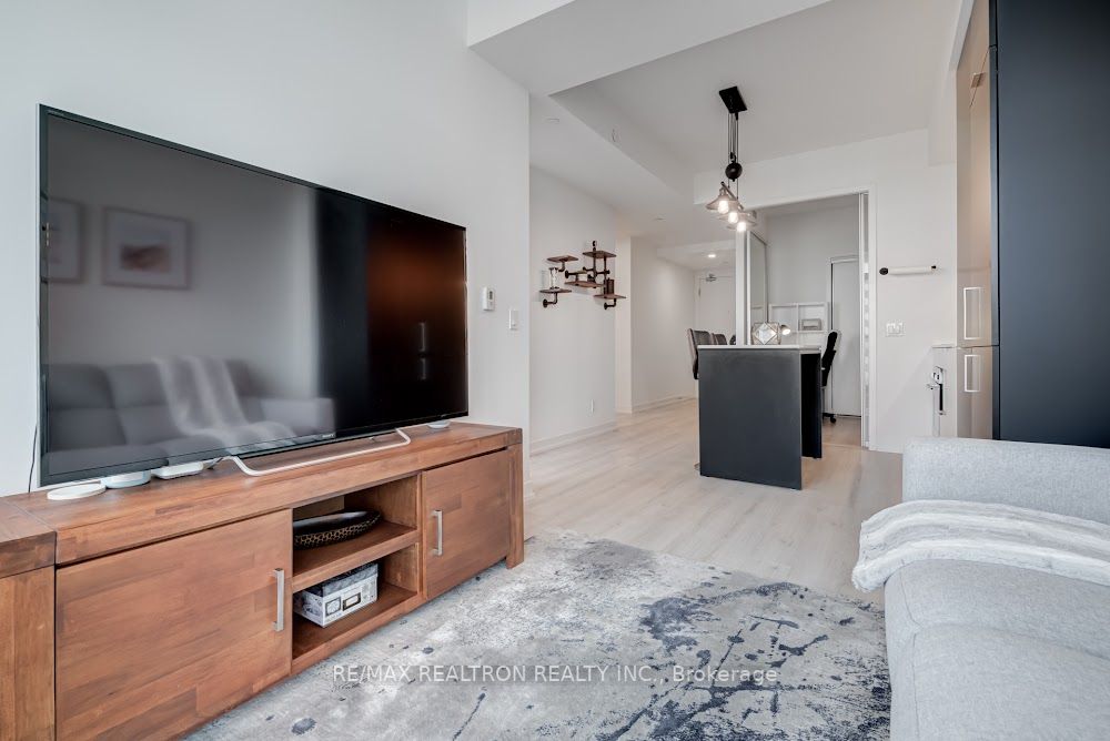 33 Helendale Avenue, #2905