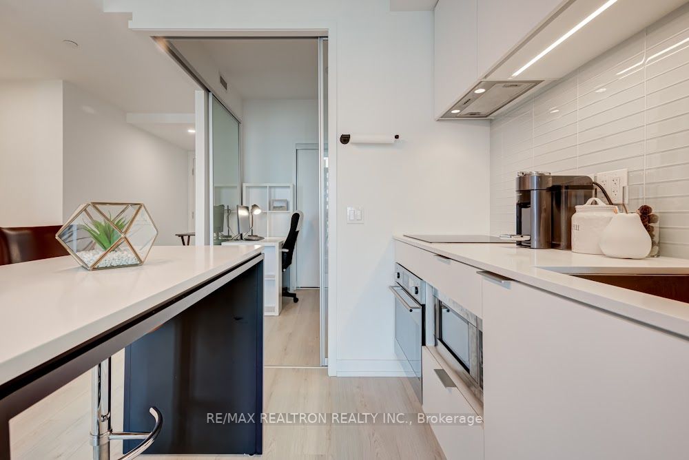 33 Helendale Avenue, #2905