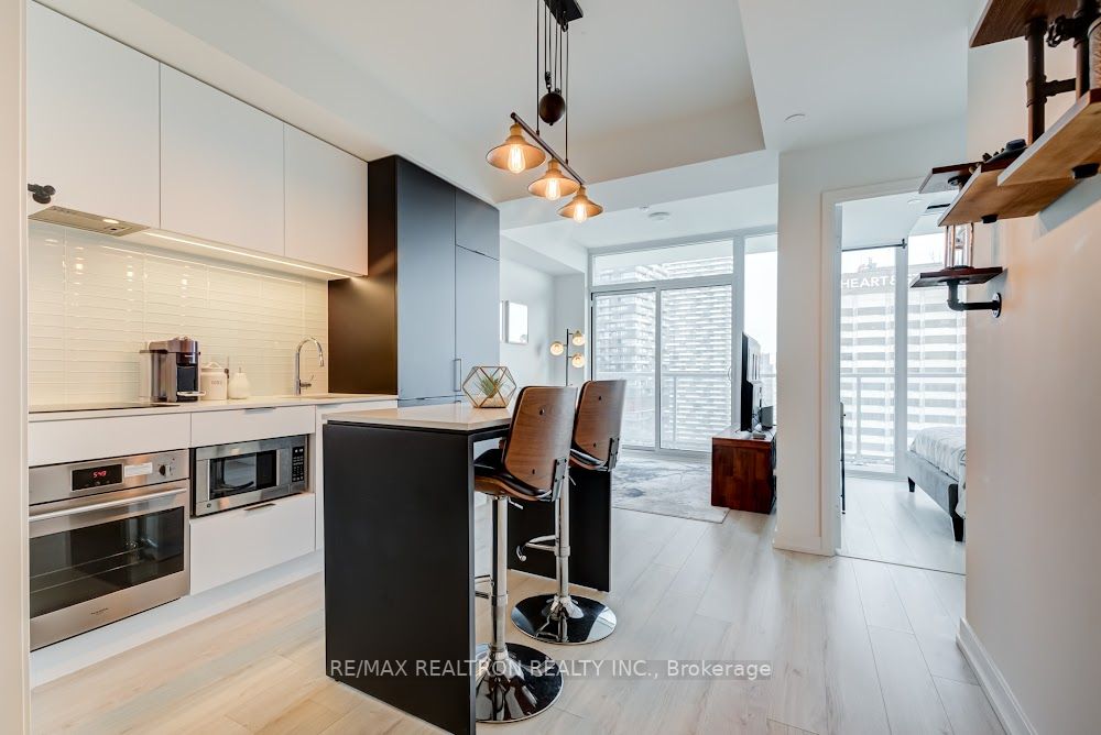 33 Helendale Avenue, #2905