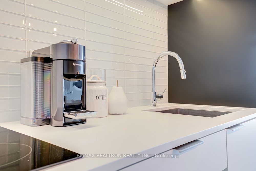 33 Helendale Avenue, #2905