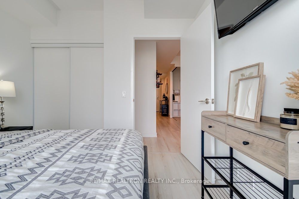 33 Helendale Avenue, #2905