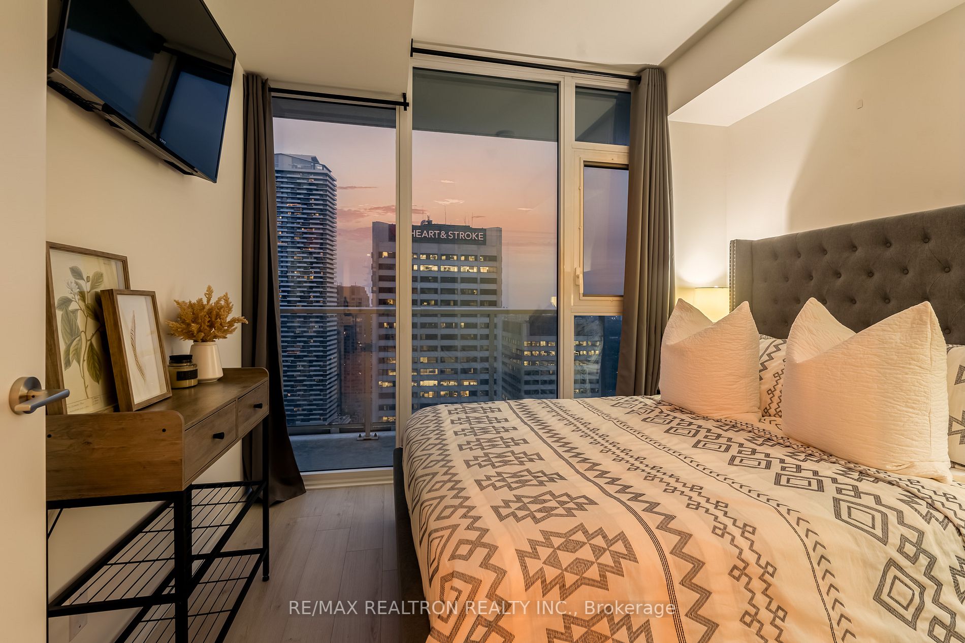 33 Helendale Avenue, #2905